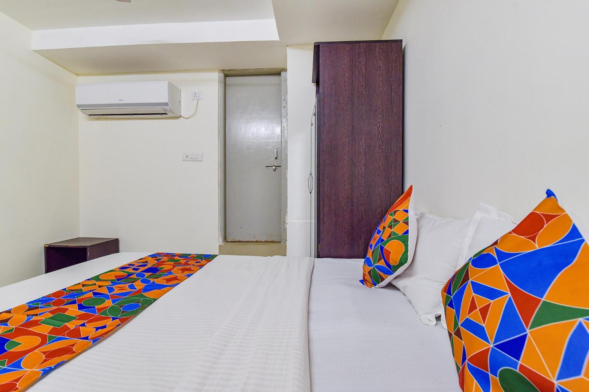Hotel O Himalaya Inn Ahmadabad Zewnętrze zdjęcie