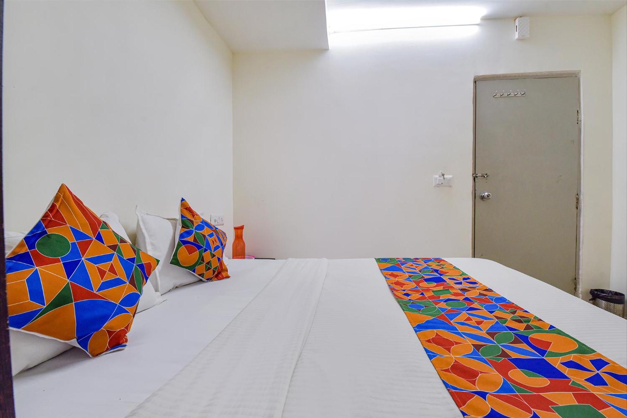 Hotel O Himalaya Inn Ahmadabad Zewnętrze zdjęcie