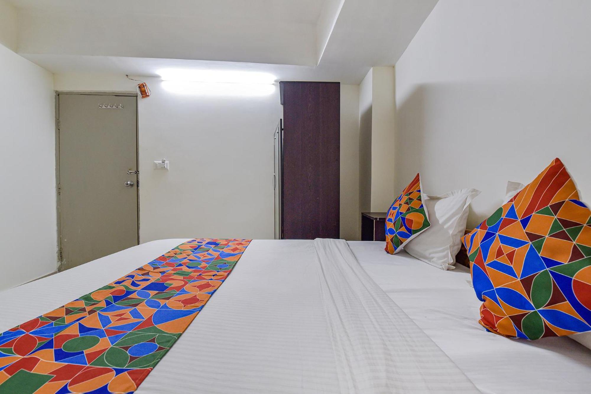 Hotel O Himalaya Inn Ahmadabad Zewnętrze zdjęcie