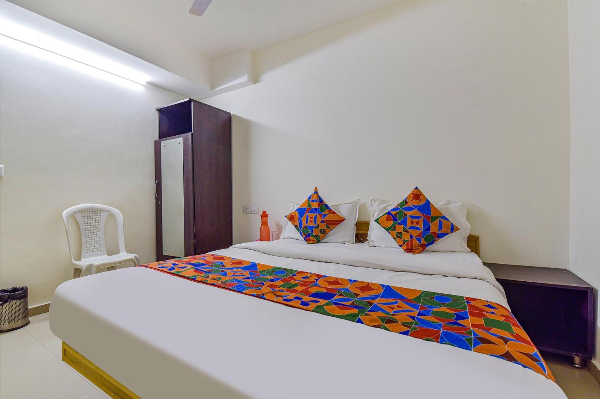 Hotel O Himalaya Inn Ahmadabad Zewnętrze zdjęcie
