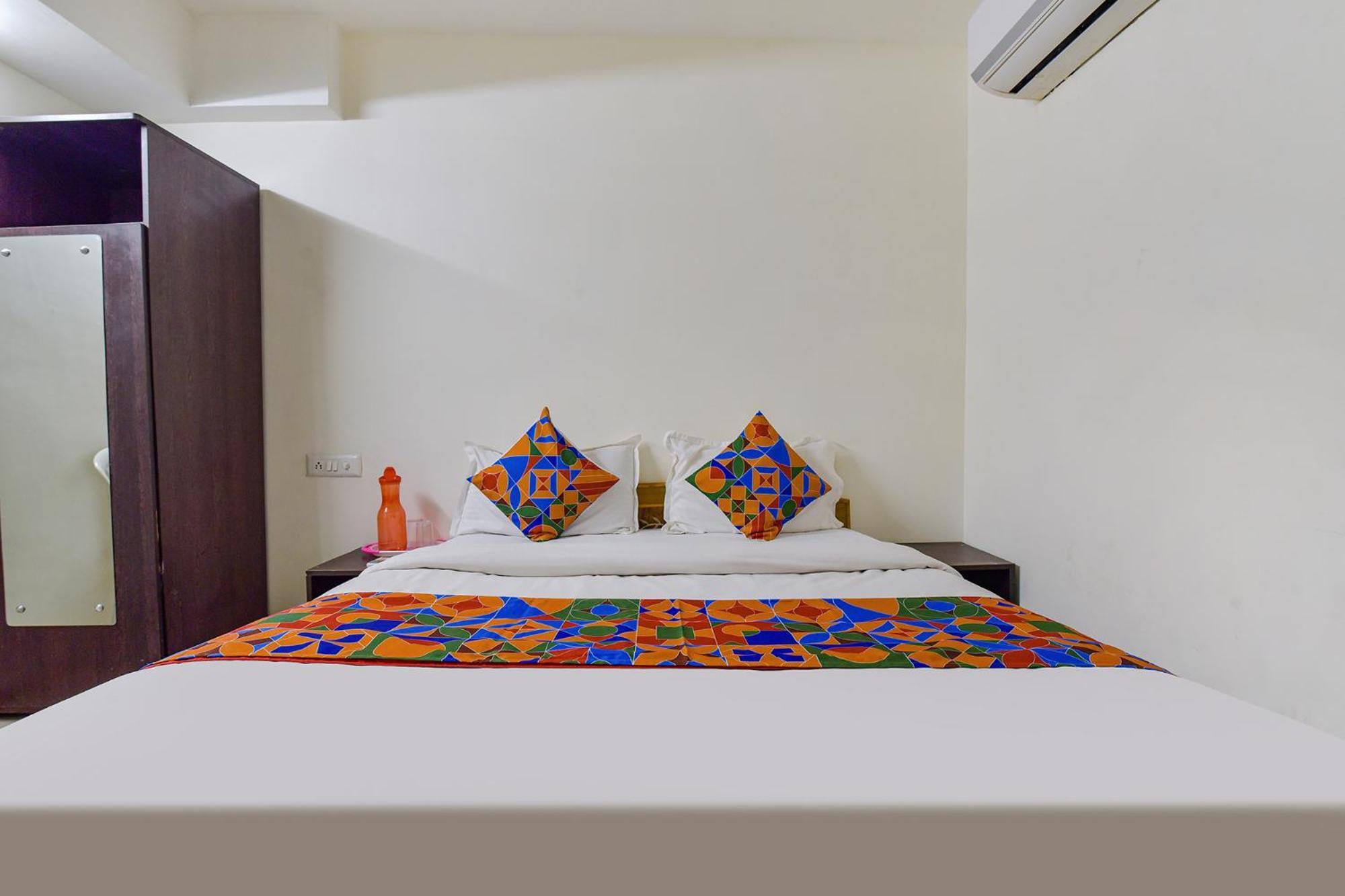 Hotel O Himalaya Inn Ahmadabad Zewnętrze zdjęcie