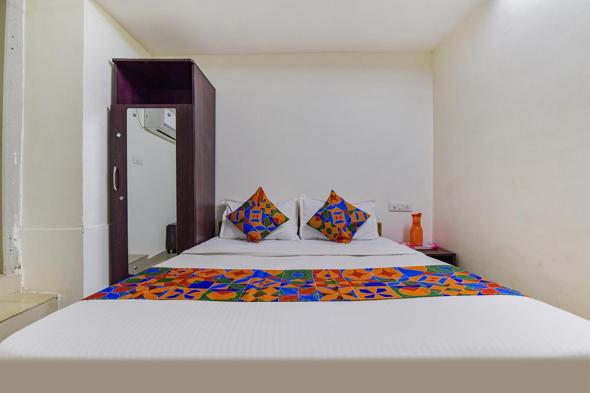 Hotel O Himalaya Inn Ahmadabad Zewnętrze zdjęcie