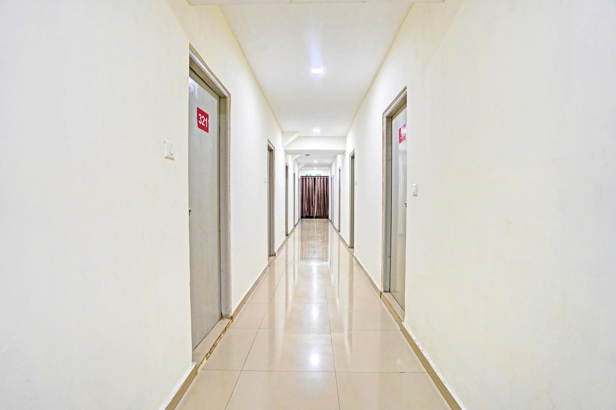 Hotel O Himalaya Inn Ahmadabad Zewnętrze zdjęcie